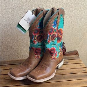 Ariat boots w/ turquoise floral detail